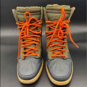 NIKE WMNS DUNK SKY HI SNEAKERBOOT 2.0 - DARK LODEN/BLACK 6.5